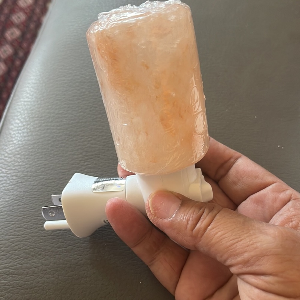 Himalayan Salt Nightlight. - Picture 3 of 10
